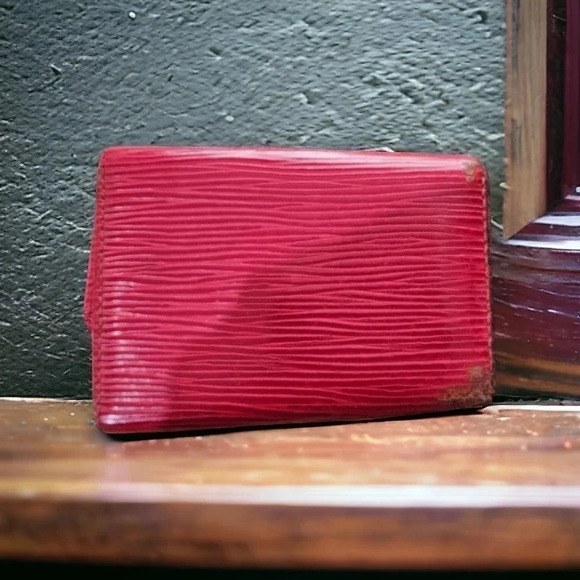 Louis Vuitton Epi Leather 6 Keyholder Red - Picture 2 of 7